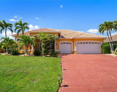 5024 Sw 8th Place - Photo Thumbnail 1