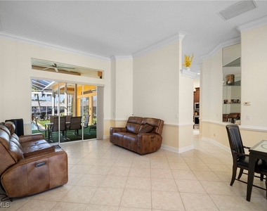 5024 Sw 8th Place - Photo Thumbnail 4