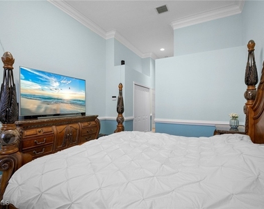 5024 Sw 8th Place - Photo Thumbnail 37