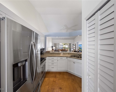 7050 Barrington Circle - Photo Thumbnail 13