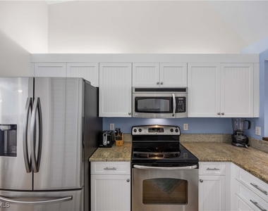 7050 Barrington Circle - Photo Thumbnail 15