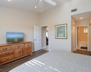 6544 Huntington Lakes Circle - Photo Thumbnail 12