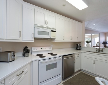 6544 Huntington Lakes Circle - Photo Thumbnail 8