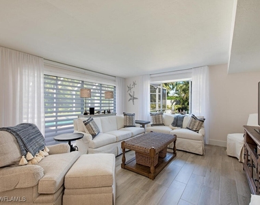 271 1st Avenue S - Photo Thumbnail 2