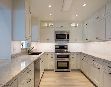 271 1st Avenue S - Photo Thumbnail 4