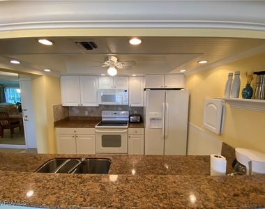 555 Park Shore Drive - Photo Thumbnail 16