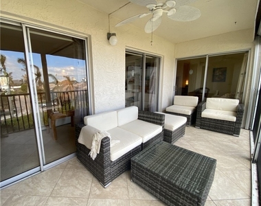 555 Park Shore Drive - Photo Thumbnail 23
