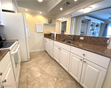 555 Park Shore Drive - Photo Thumbnail 5