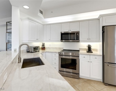450 Bayfront Place - Photo Thumbnail 6