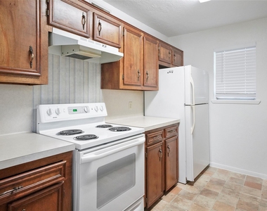 18121 Atkinson Lane - Photo Thumbnail 16