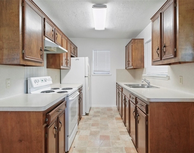 18121 Atkinson Lane - Photo Thumbnail 15