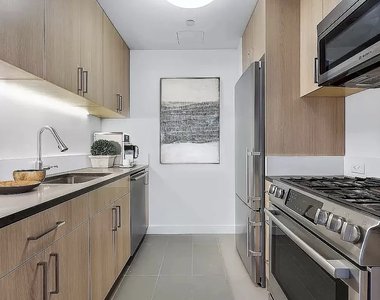 200-210 East 39th Street, Unit 15a - Photo Thumbnail 1