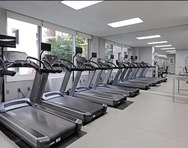 240 East 39th Street, Unit 7e - Photo Thumbnail 2