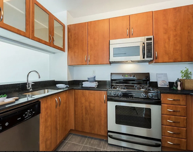 222 East 34th Street, Unit 903 - Photo Thumbnail 2