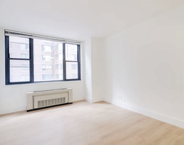 245 East 40th Street, Unit 21a - Photo Thumbnail 1