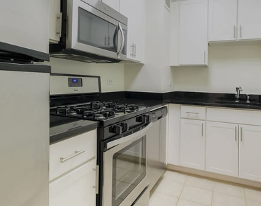 245 East 40th Street, Unit 21a - Photo Thumbnail 2