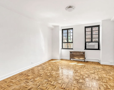 307-310 East 44th Street, Unit 1705 - Photo Thumbnail 6