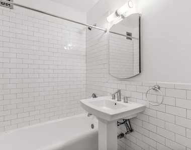 307-310 East 44th Street, Unit 1705 - Photo Thumbnail 7