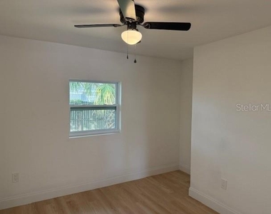 4605 N Hubert Avenue - Photo Thumbnail 3