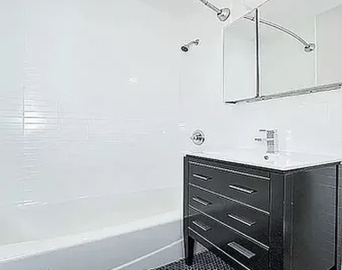244 East 78th Street - Photo Thumbnail 4