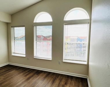 101 Palm Harbor Parkway - Photo Thumbnail 9