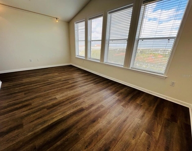 101 Palm Harbor Parkway - Photo Thumbnail 14