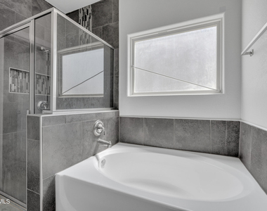 12260 Desert Wolf Avenue - Photo Thumbnail 6