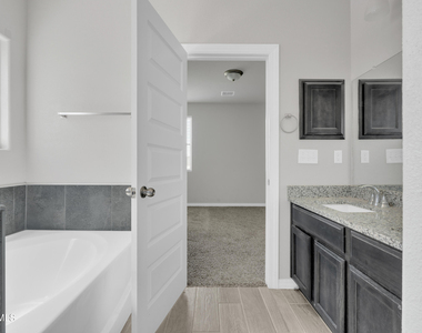 12260 Desert Wolf Avenue - Photo Thumbnail 8