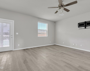 12260 Desert Wolf Avenue - Photo Thumbnail 23