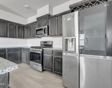 12260 Desert Wolf Avenue - Photo Thumbnail 11