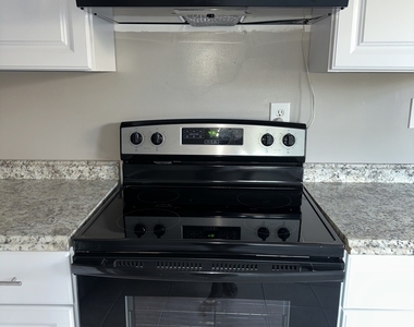 466 Merritt Street - Photo Thumbnail 10