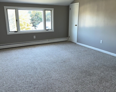 466 Merritt Street - Photo Thumbnail 4