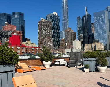 9th Ave & West 53rd St - Photo Thumbnail 4