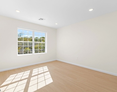 70 Ridgedale Ave - Photo Thumbnail 12