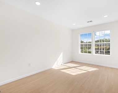 70 Ridgedale Ave - Photo Thumbnail 7