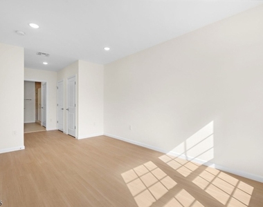 70 Ridgedale Ave - Photo Thumbnail 8