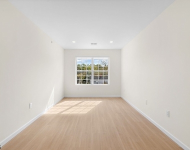 70 Ridgedale Ave - Photo Thumbnail 4