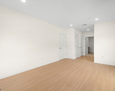 70 Ridgedale Ave - Photo Thumbnail 10