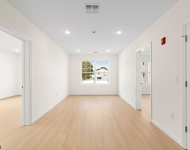 70 Ridgedale Ave - Photo Thumbnail 6