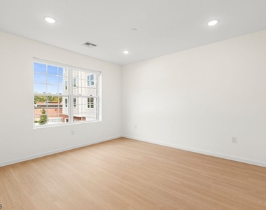 70 Ridgedale Ave - Photo Thumbnail 14