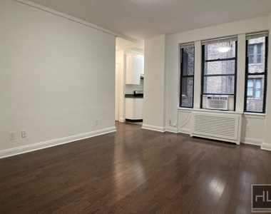 East 46 Street - Photo Thumbnail 1