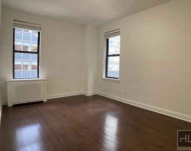 East 46 Street - Photo Thumbnail 2