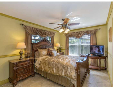 160 Se 12th Street - Photo Thumbnail 11