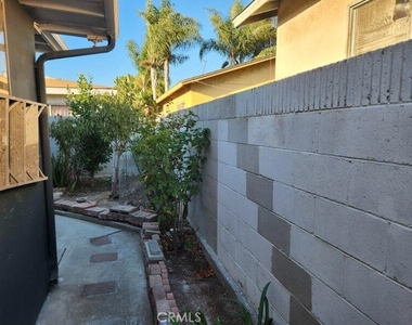 15718 1/2 Larch Avenue - Photo Thumbnail 28