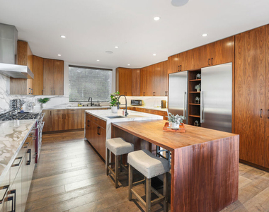 8514 Franklin Avenue - Photo Thumbnail 7