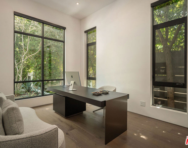 333 N Croft Avenue - Photo Thumbnail 11
