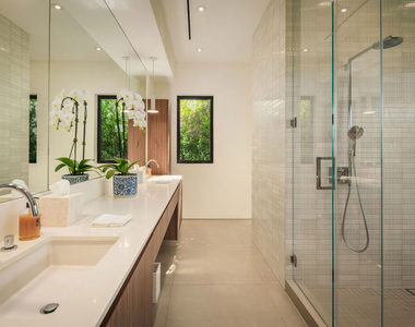 333 N Croft Avenue - Photo Thumbnail 9