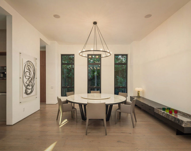 333 N Croft Avenue - Photo Thumbnail 4