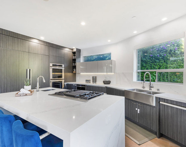 6410 Lindenhurst Avenue - Photo Thumbnail 8