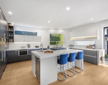 6410 Lindenhurst Avenue - Photo Thumbnail 11